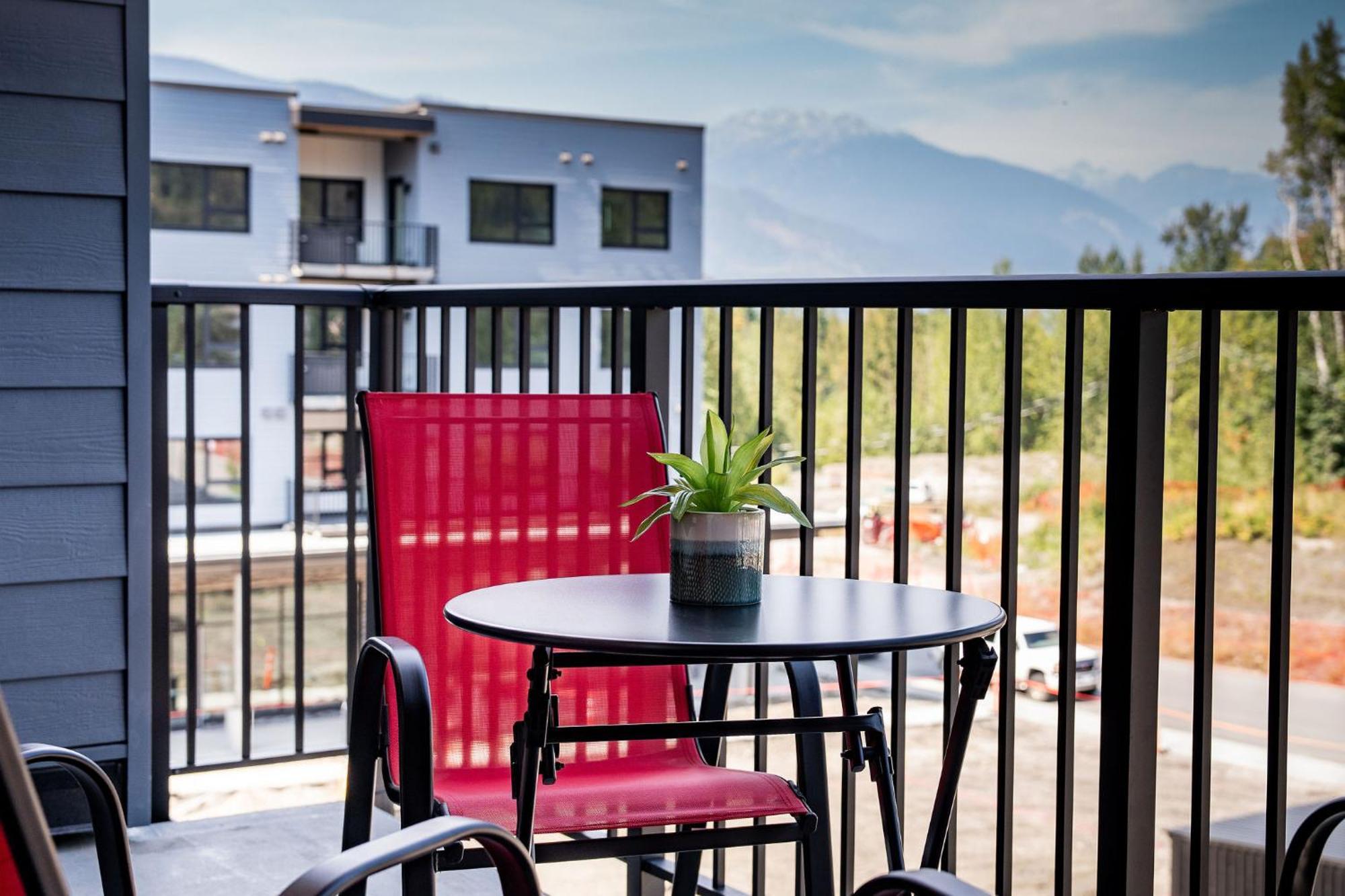 Alpine Haven By Revelstoke Vacations Appartement Buitenkant foto