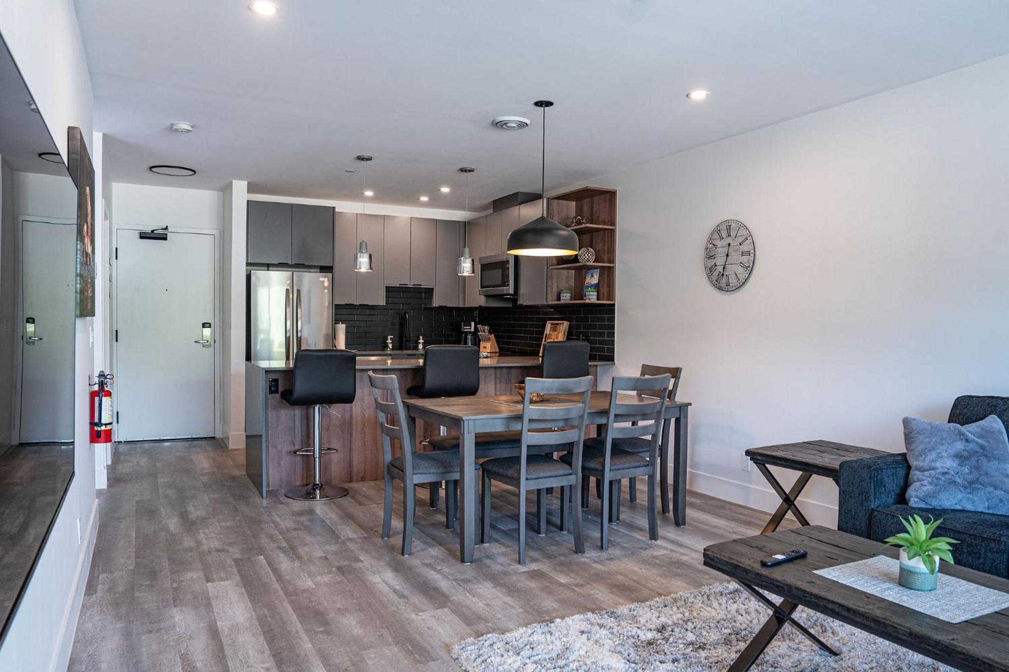 Alpine Haven By Revelstoke Vacations Appartement Buitenkant foto