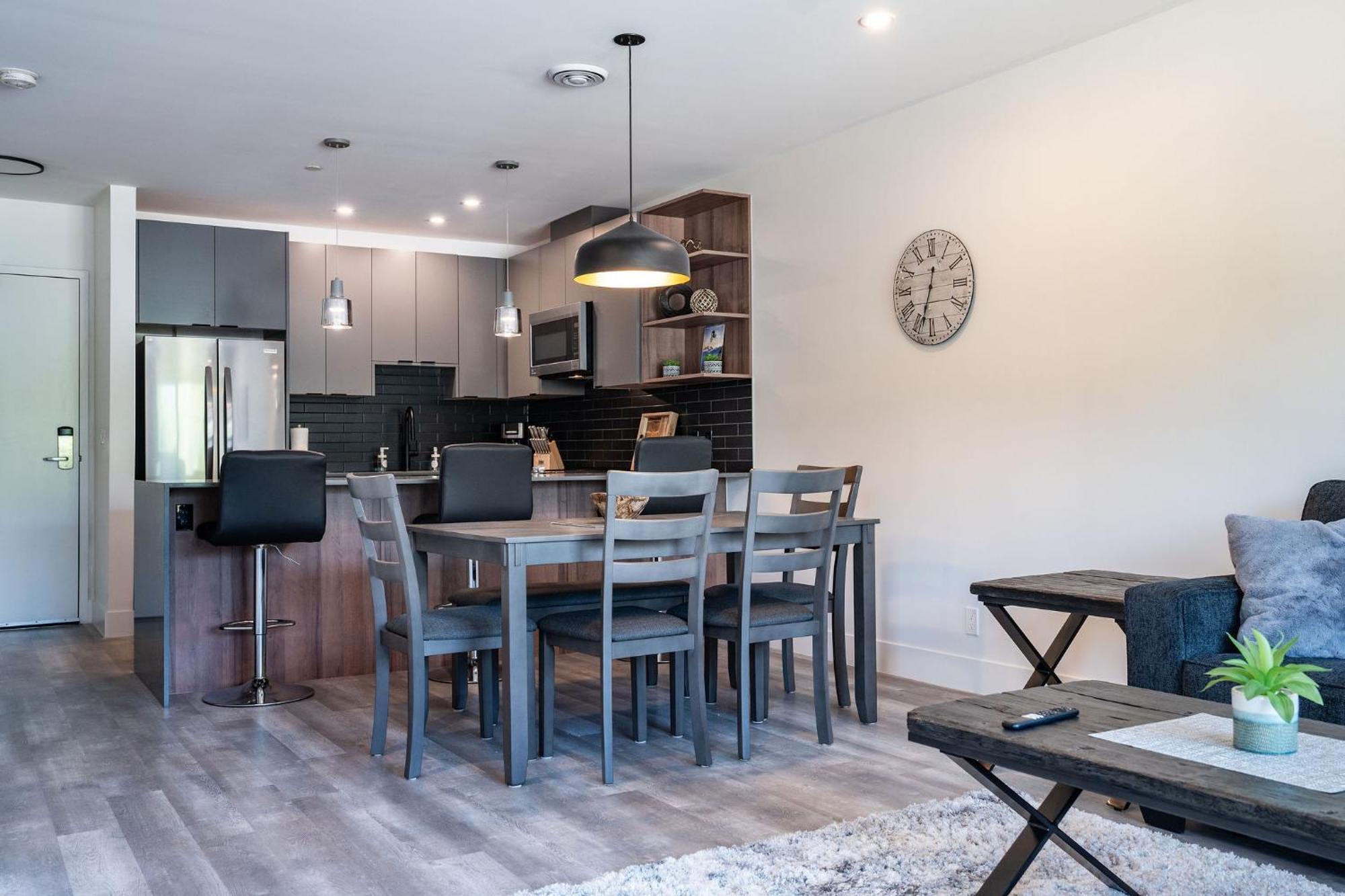 Alpine Haven By Revelstoke Vacations Appartement Buitenkant foto