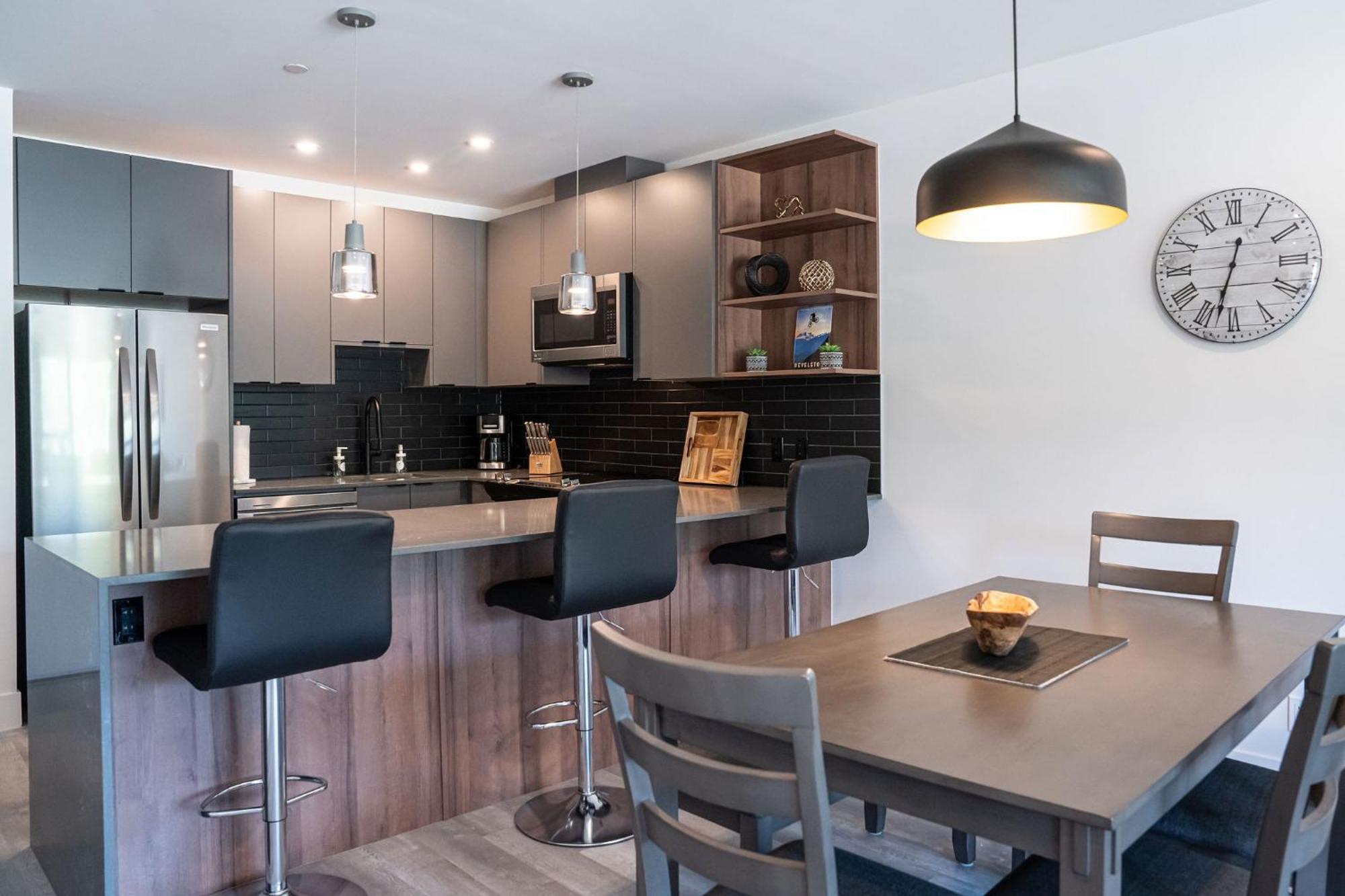 Alpine Haven By Revelstoke Vacations Appartement Buitenkant foto