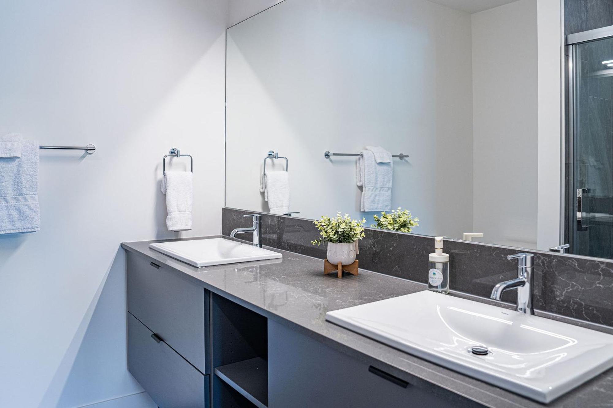 Alpine Haven By Revelstoke Vacations Appartement Buitenkant foto